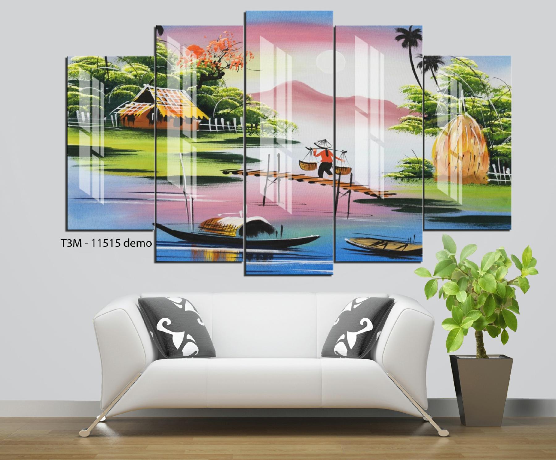 Tranh treo tường được làm bằng chất liệu decal và phủ gương trên bề mặt Tranh treo tường được làm bằng chất liệu decal và phủ gương trên bề mặt